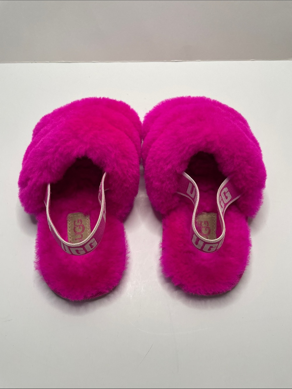 NWOT UGG. Kids Plush Fuzzy Slide Slippers - Pink. Size 9 - Picture 3 of 4